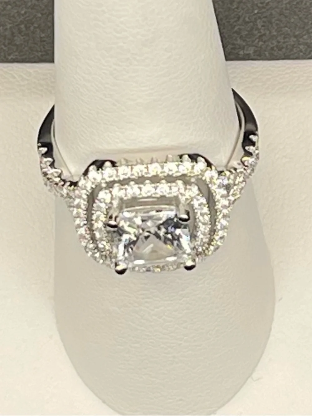 NIB Genevieve SS double halo cushion-cut ring set size 8